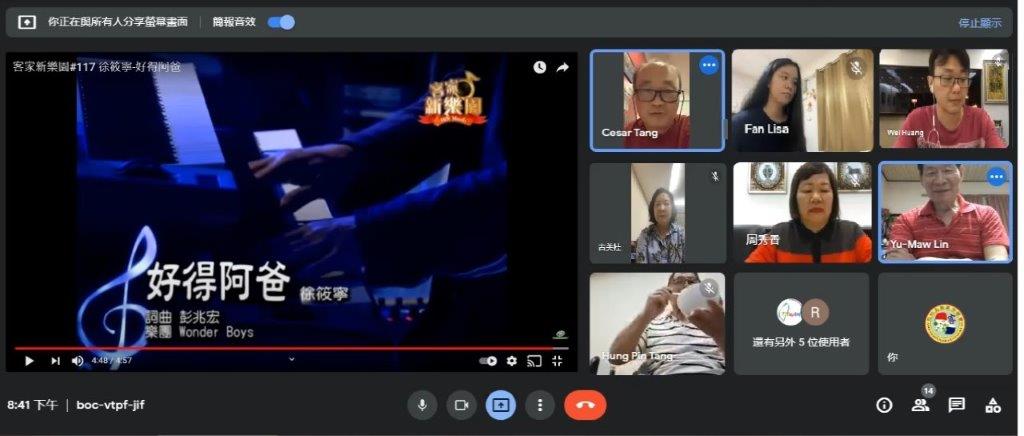 湯宇羨老師向大家介紹「好得阿爸」客家歌曲,透過客語教唱來呼應父親佳節